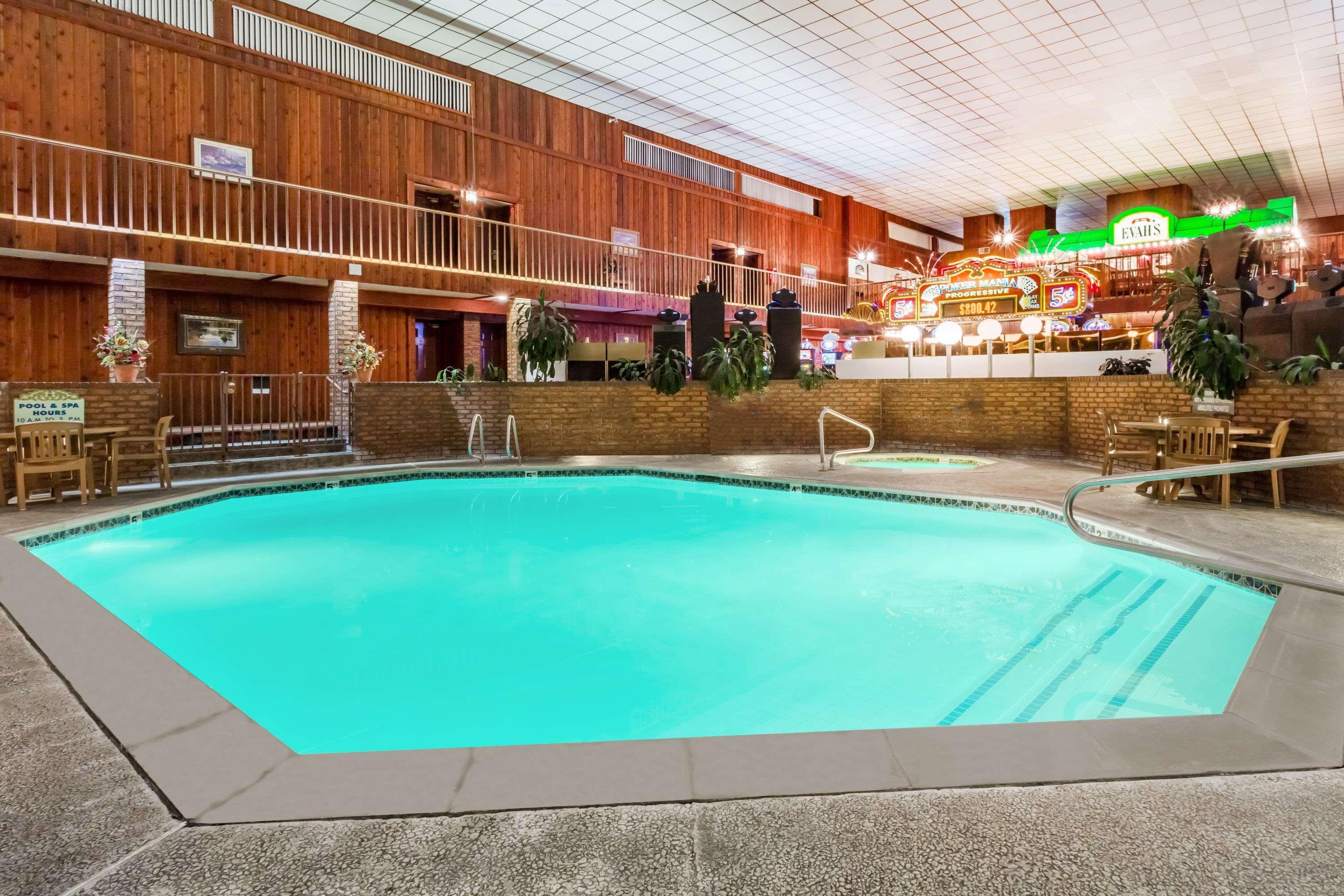 Hotel Ramada By Wyndham Ely Extérieur photo